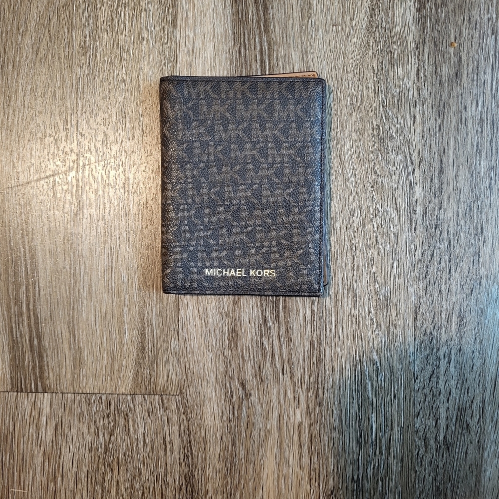 Michael Kors Dark Gray Key Holder